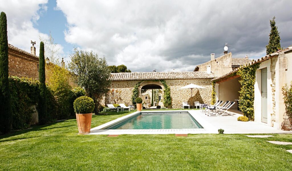 Location Mas de prestige avec jardin à Maubec | Mas Amor