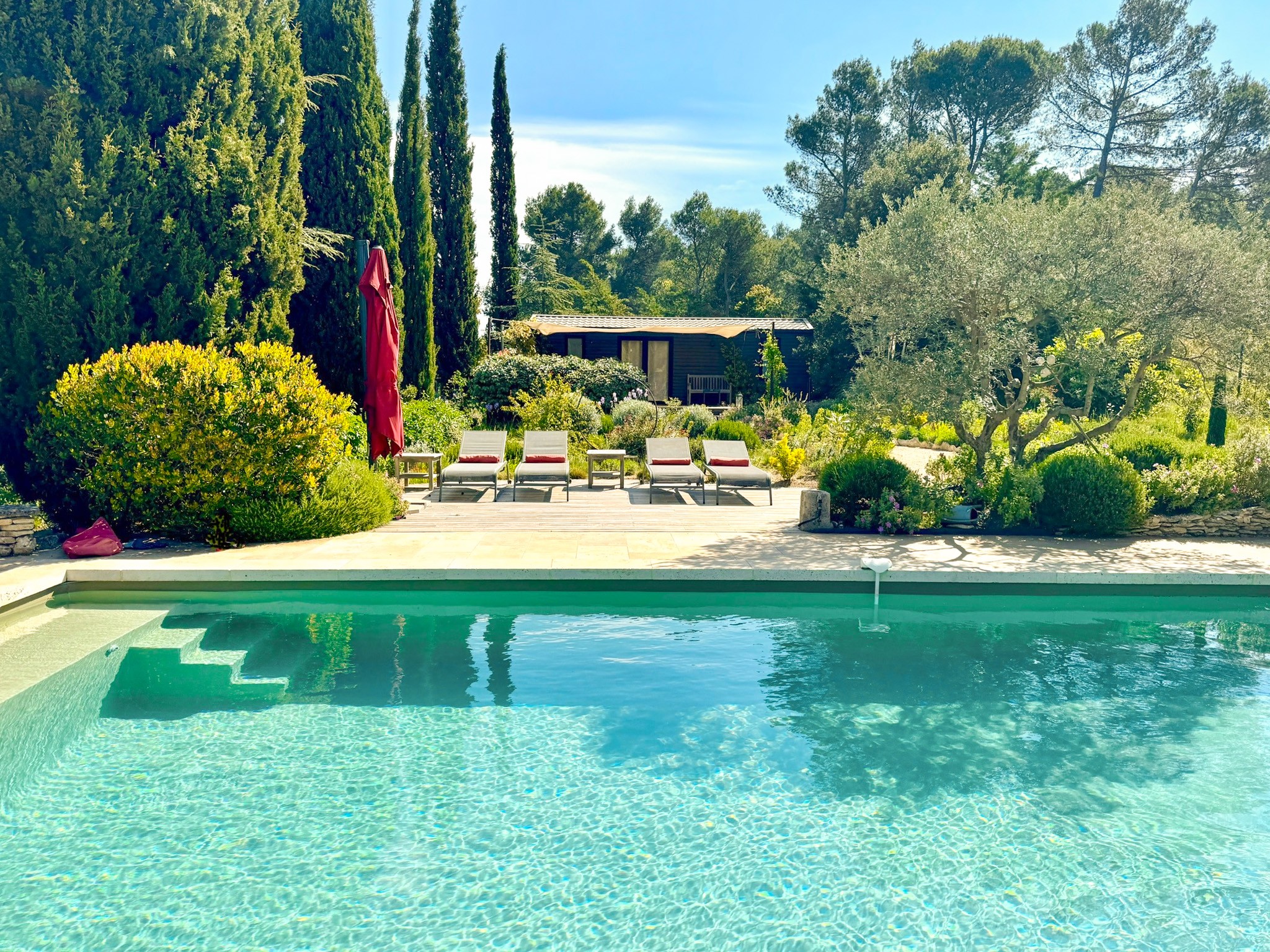 Piscine sous le soleil au Mas de Rampale maison provence