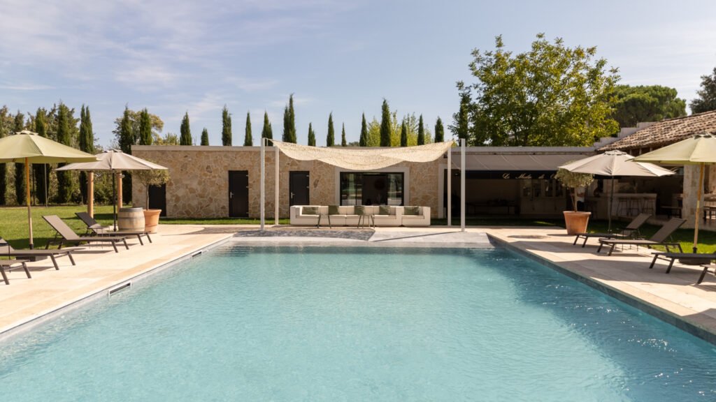 Bastide de Lachaux Luxury - Piscine cozy et spacieuse